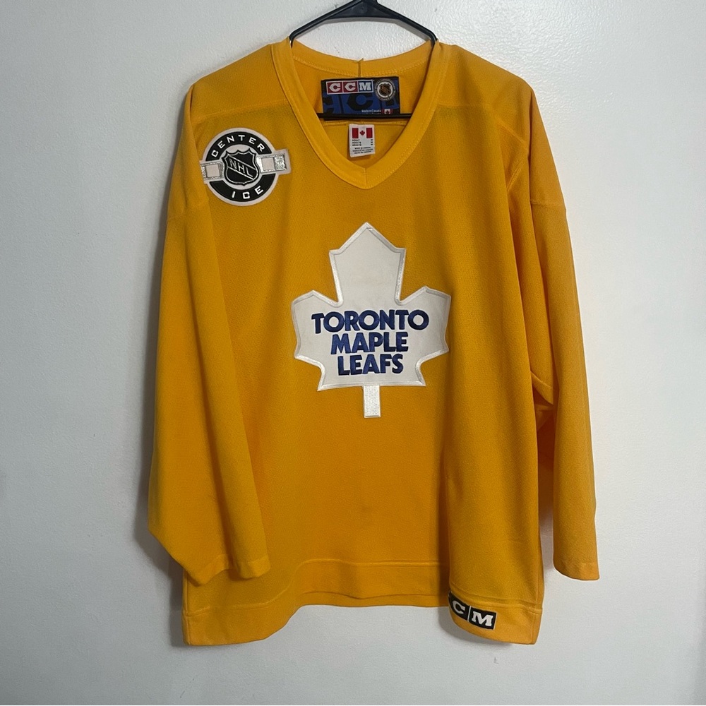 Toronto Maple Leafs Authentic Yellow Practice Model CCM Hockey Jersey Size Large